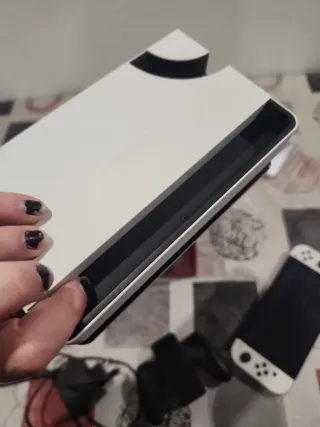 Nintendo Switch OLED con caja y accesorios