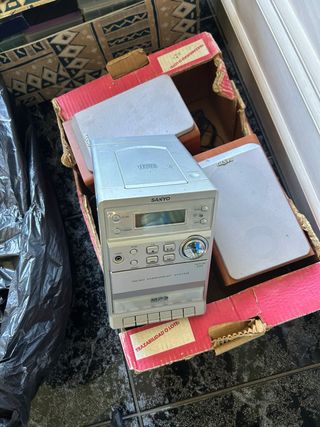 Microcomponente Sanyo MP3 con altavoces. Negociabl