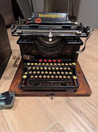 Macchina da scrivere Remington 12