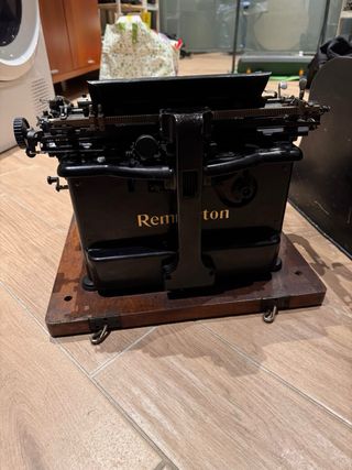 Macchina da scrivere Remington 12