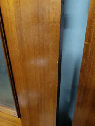 Puerta de madera con cristal