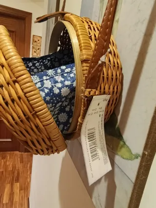 Bolso de rattan color miel