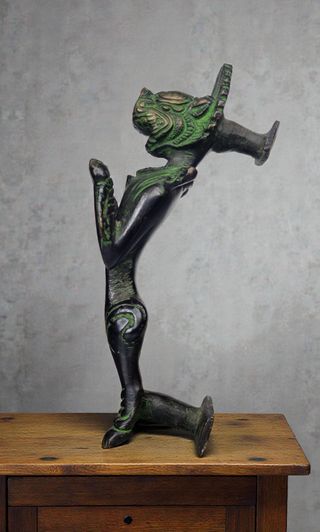 Tirador de puerta de metal