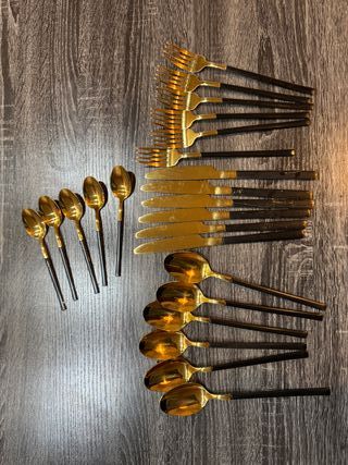 Set 24 cubiertos metal/plástico negro/dorado