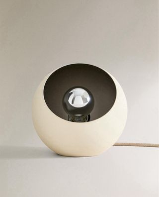 Lámpara de mesa Zara Home semiesfera