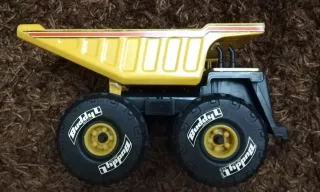 Camión volquete amarillo para jugar