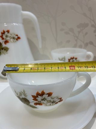 Conjunto arcopal vintage jarra y 4 tazas desayuno