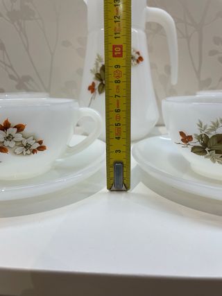 Conjunto arcopal vintage jarra y 4 tazas desayuno