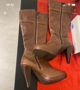 Botas de cuero marrones altas