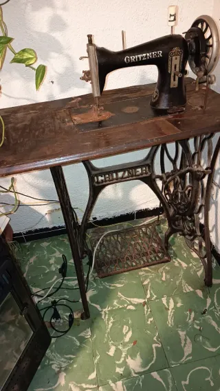 Máquina de coser Gritzner antigua