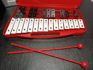 Xilófono rojo con baquetas A-Star Music