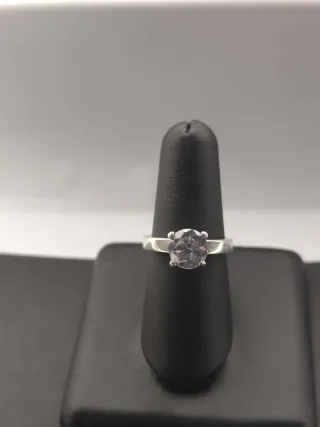 Anillo solitario Plata de rey con Circonita