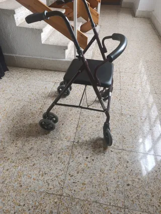 Andador para adultos con asiento