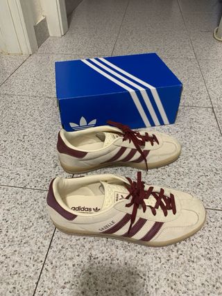 Zapatillas Adidas Gazelle Beige y Morado