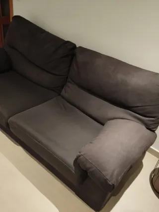 Sofá de tela gris