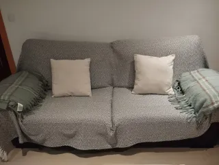 Sofá de tela gris