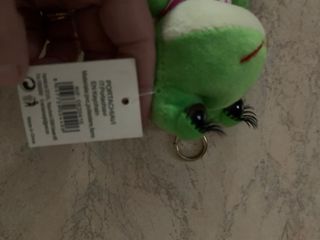 Portachiavi peluche a forma di rana con ciglia