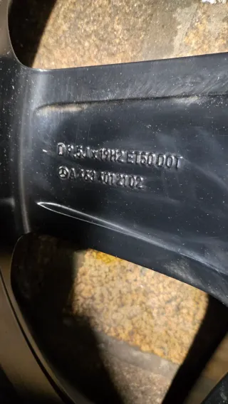 Llantas Mercedes AMG con neumáticos Pirelli nuevos