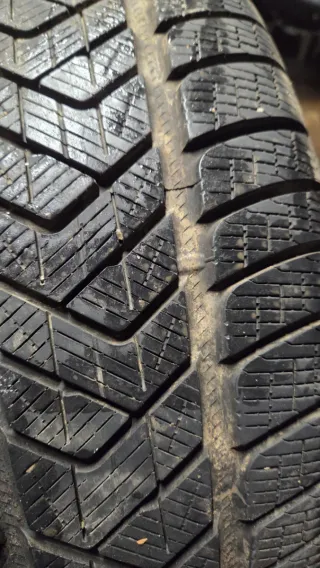 Llantas Mercedes AMG con neumáticos Pirelli nuevos