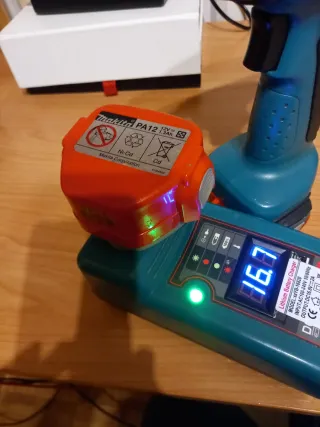 Taladro Makita con Cargador y Batería