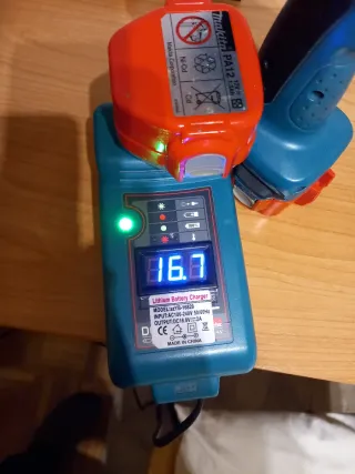 Taladro Makita con Cargador y Batería