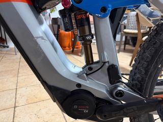 Cube Stereo Hybrid Action Team 140 Nyom