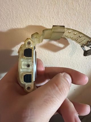 Reloj G-Shock GA700 Dorado y Beige