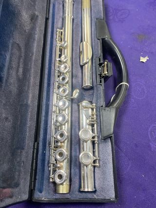 Flauta travesera con estuche