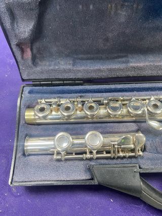 Flauta travesera con estuche