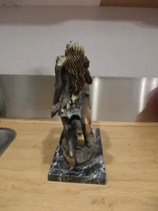 Figura de pareja en bronce y mármol