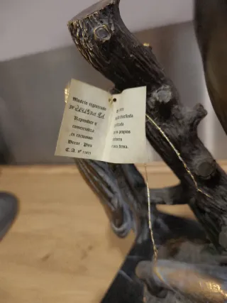 Figura de pareja en bronce y mármol