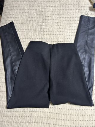 Pantalón efecto piel Mango negro