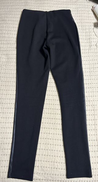Pantalón efecto piel Mango negro