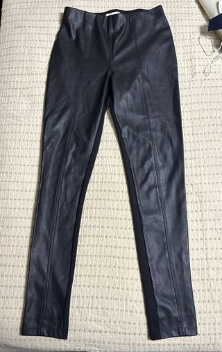 Pantalón efecto piel Mango negro