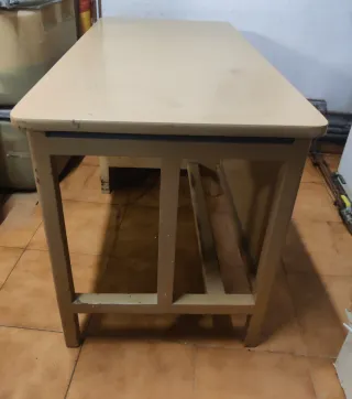 Mesa de despacho antigua de madera