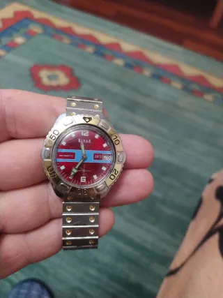 Reloj KIPLE Antimagético Dorado y Rojo