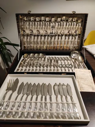 Juego Cubiertos Plateados Metal y Madera