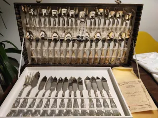 Juego Cubiertos Plateados Metal y Madera