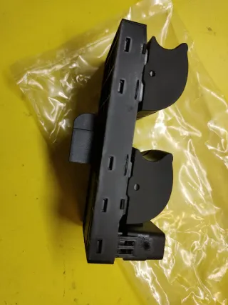 BOTONERA ELEVALUNAS AUDI A4 B6 A4 B7 SEAT EXEO