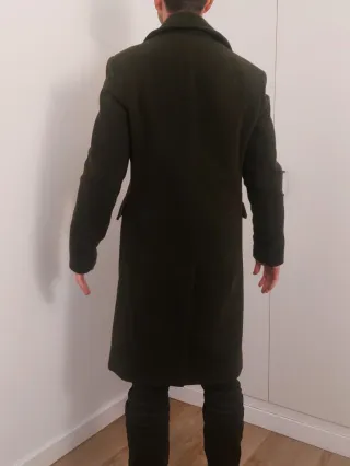 Abrigo 3/4 largo de hombre verde oscuro militar.