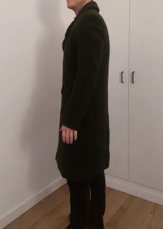 Abrigo 3/4 largo de hombre verde oscuro militar.