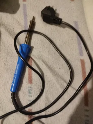 Soldador eléctrico con soporte funcional perfecto