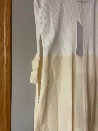 Vestido combinado beige y blanco