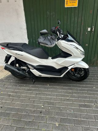 Honda PCX 2024 Maxi Scooter