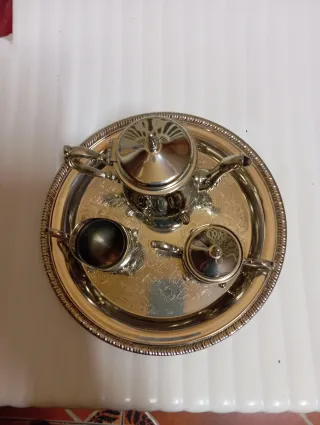 Juego de té de metal plateado