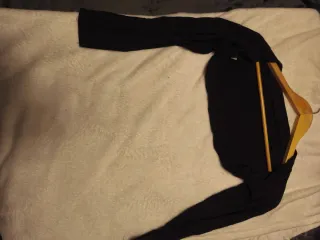 Top verde azulado y chaquetita hombros y brazos