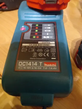 Taladro Makita con cargador y batería