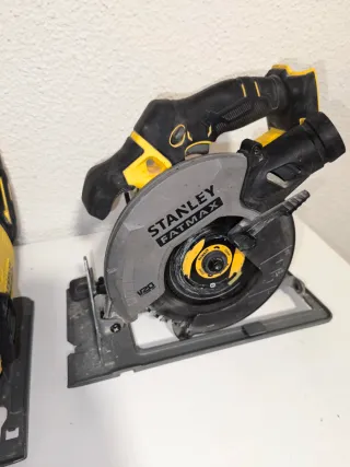 Sierra Circular Stanley y Caladora 20v