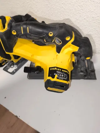 Sierra Circular Stanley y Caladora 20v