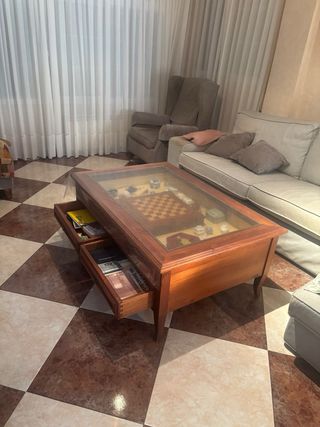 Mesa de centro de madera y cristal